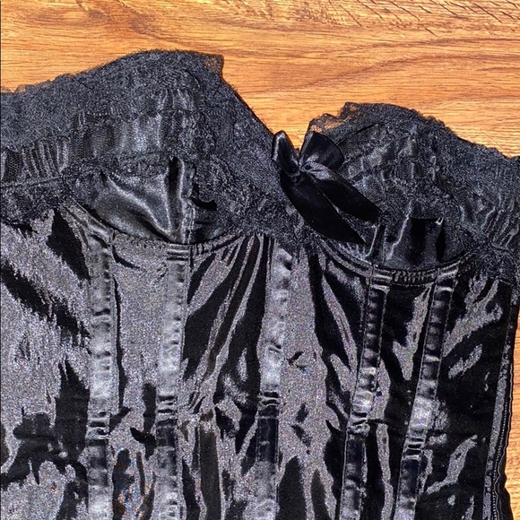 Black corset lace top - Picture 2 of 4